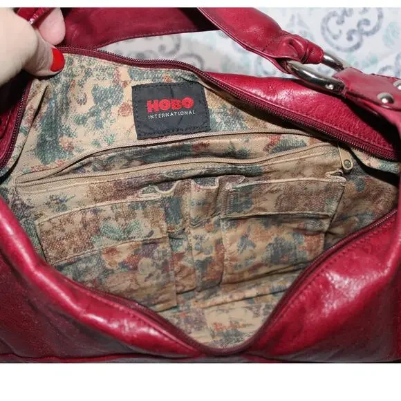 Elegant Raspberry Leather Handbag - Picture 8 of 10